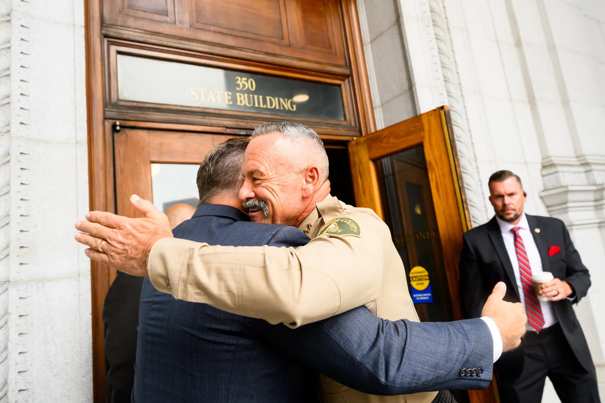 En California: el sheriff Bianco no frena en su intento de confiscar 650 mil papeletas de las elecciones especiales
