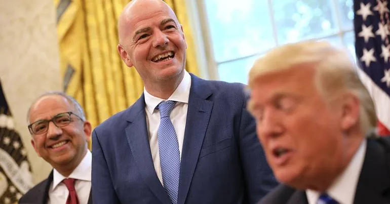 "Basta!": como o cerco a Infantino continua a apertar