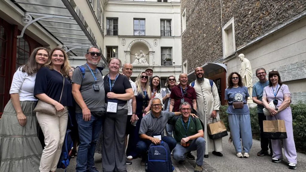 Turismo religioso leva brasileiros aos santuários da França às vésperas da visita do papa Leão XIV