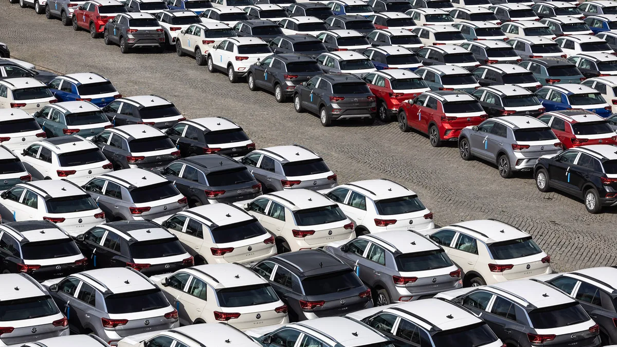 Produção automóvel em Portugal trava 45% em mês de paragens na Autoeuropa e Mitsubishi Fuso