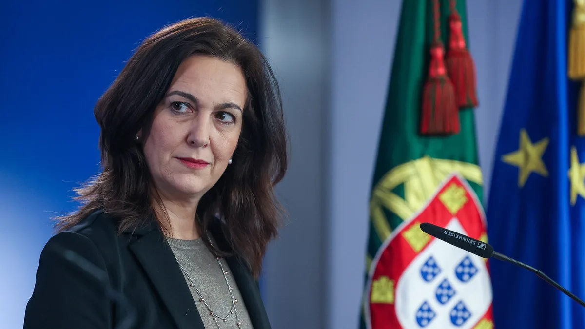 Laboratório da PJ sem acreditação para perícias de ADN e digitais: ministra garante que nenhuma prova fica em causa