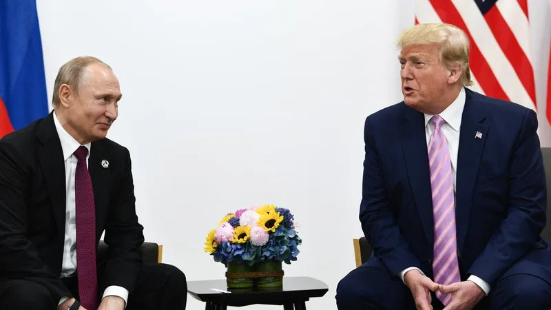 "La France brûle", "fermez vos frontières!": comment les émeutes françaises offrent à Donald Trump et Vladimir Poutine des images rêvées pour leur propagande