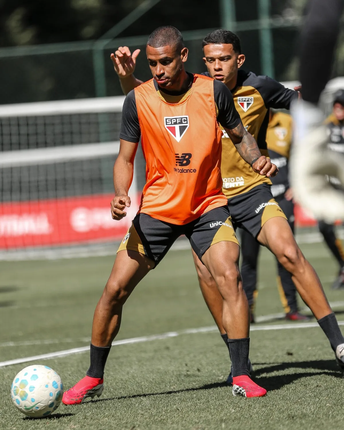 Com André Silva em baixa, São Paulo busca centroavante para fazer sombra a Calleri