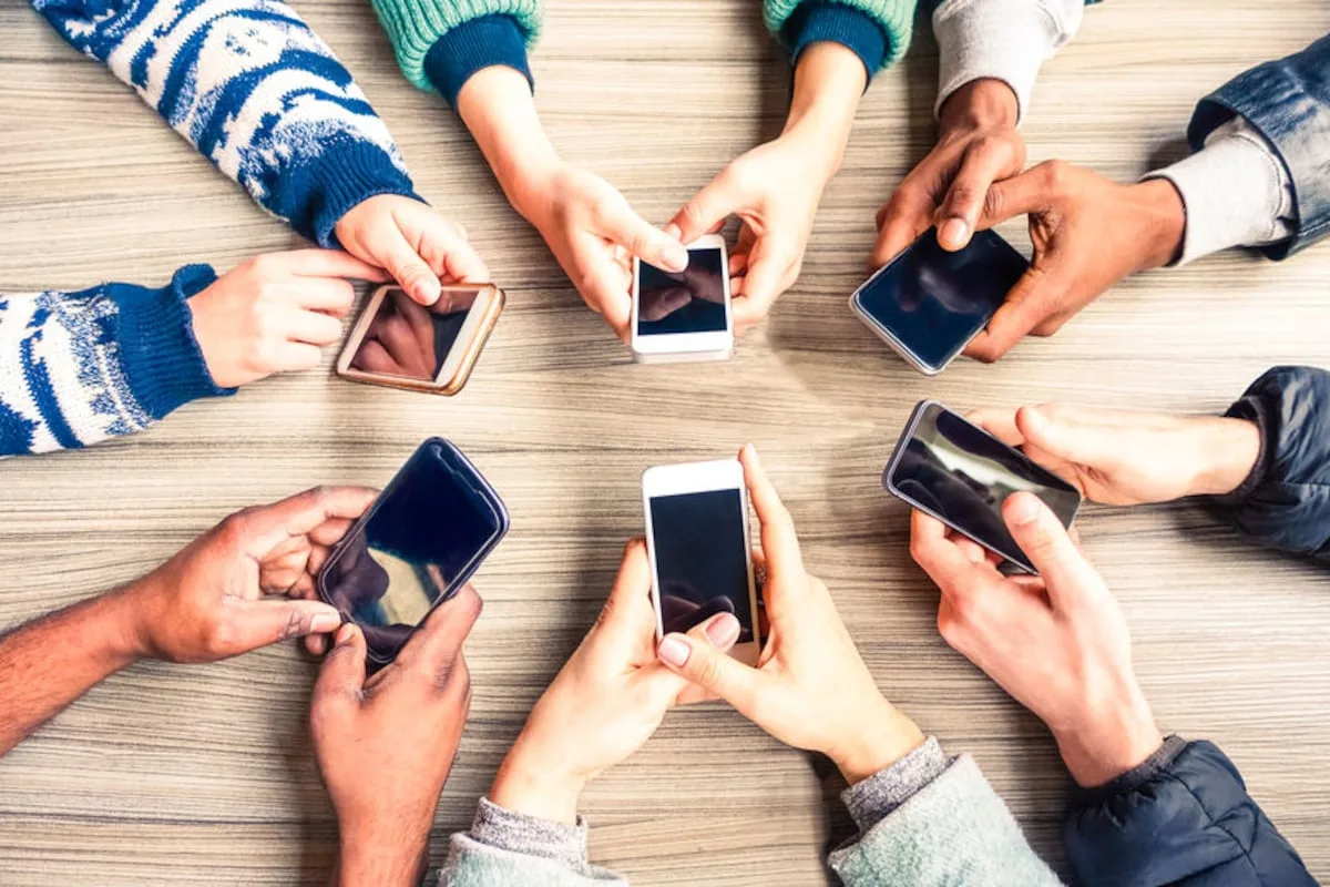 Global smartphone shipments record worst third quarter in 14 years