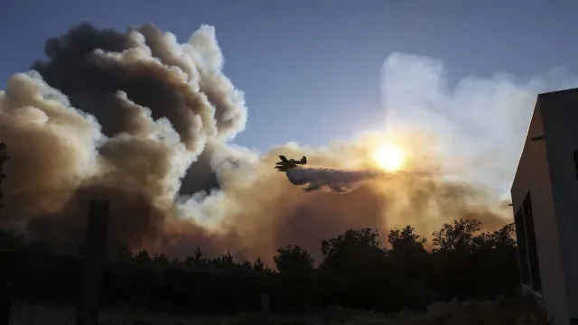 Três meios aéreos e mais de 280 bombeiros combatem fogos em Ponte de Lima