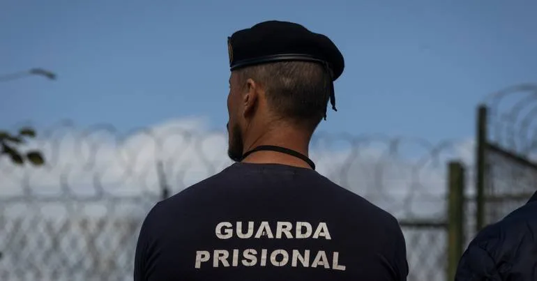 Guardas prisionais prolongam greve em Vale de Judeus