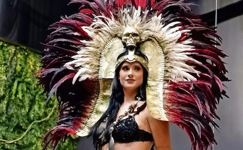 Gala Montes estrecha su vínculo con Malinche