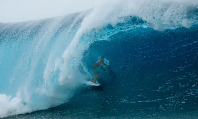 Miguel Pupo vence duelo brasileiro contra Mateus Herdy e avança em Teahupo’o