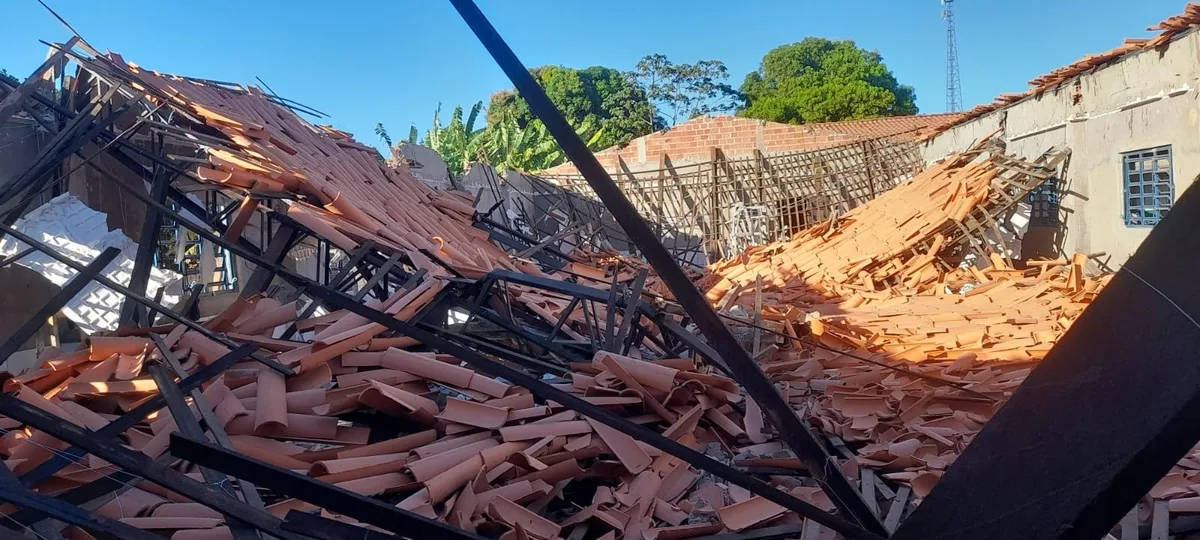 VÍDEO: Cobertura de refeitório em construção desaba em escola no Sudoeste do Piauí