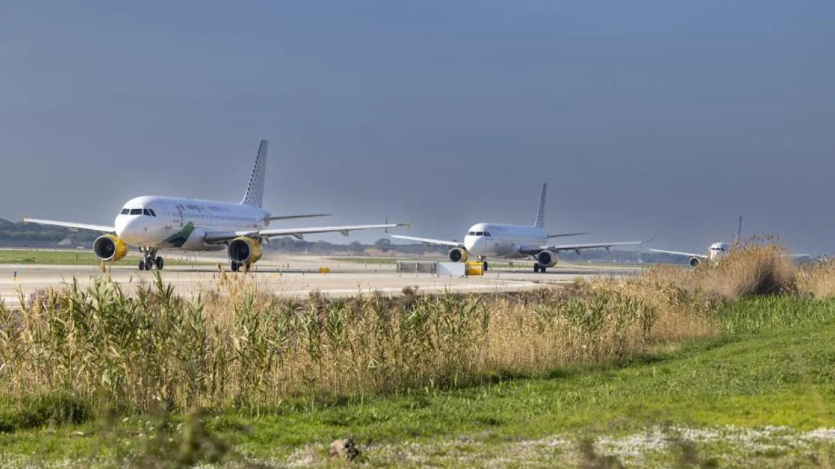 Las aerolíneas ‘low cost’ ponen a prueba la capacidad de El Prat a la espera de la ampliación