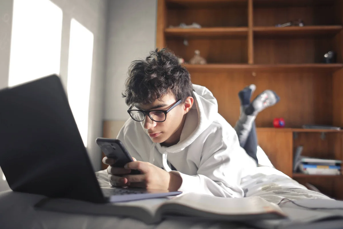 Meta deixou adolescentes viciados e se aproveitou deles, diz promotora da Califórnia