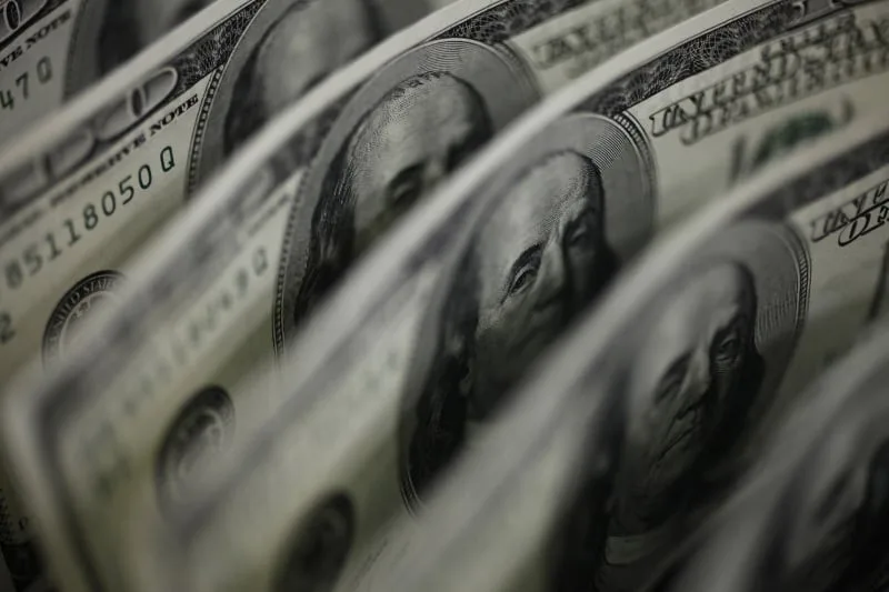 Cuáles son las dos variables clave para saber qué ocurrirá en 2027 con el dólar, según un informe privado