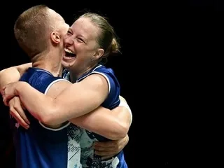 EN IMAGES. Thom Gicquel et Delphine Delrue triomphent puis exultent… Un titre mondial inédit pour le badminton français