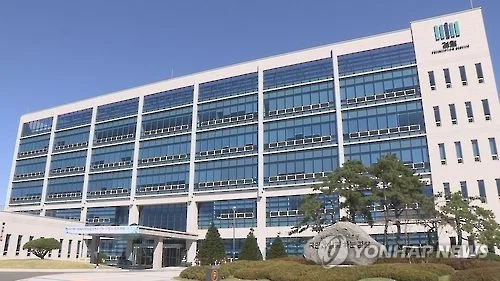 사업 편의 대가 7천만원 수뢰…전 강원도청 대변인 등 구속기소
