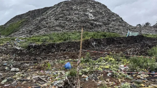 N.º de mortos em deslizamento em aterro sanitário em Conacri sobe para 30