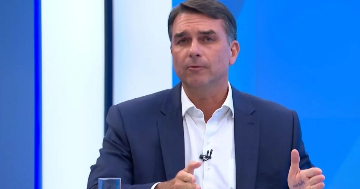 Flávio diz que Bolsonaro nunca tratou de cargo em eventual governo