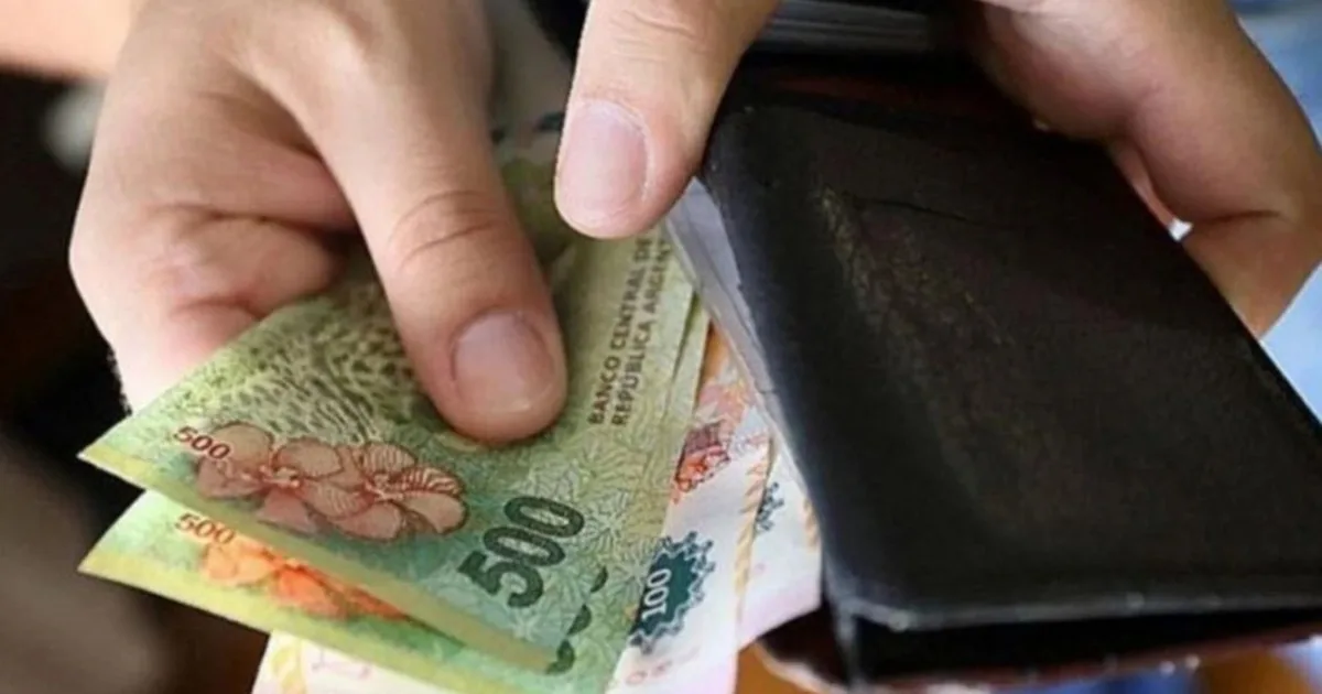La "receta" de los bancos para contener la mora familiar choca contra la resistencia del Banco Central