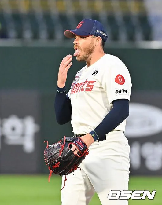 ‘또 졌다’ 롯데 충격의 3연패, 비슬리 6이닝 8K 호투도 소용없었다…SSG, 롯데에 4-1 역전승 [부산 리뷰]