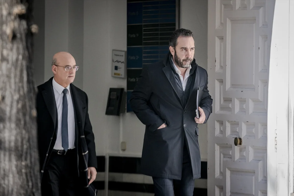 El Ministerio de Justicia investiga cómo es posible que Víctor de Aldama haya sido dado de alta por tercera vez en el ‘caso Leire’ sin ser parte