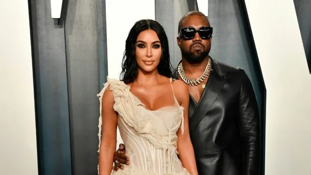 Produtora expõe briga reveladora entre Kim Kardashian e Kanye West que precisou ser cortada de reality Briga "reveladora" entre Kanye West, Kim Kardashian e Kris Jenner foi cortada de reality, expõe produtora (Foto: Getty)