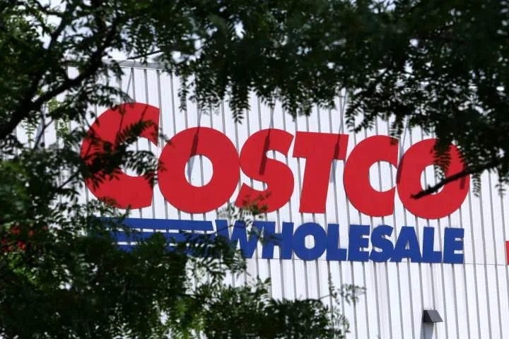 2 people face 189 charges after Calgary Costco stores defrauded of at least $30K