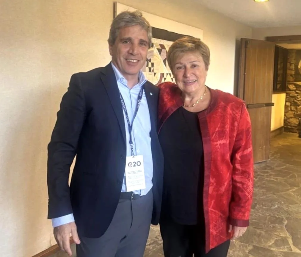 Luto nacional, humedad y cocodrilos: la bienvenida de Bangkok a Caputo y la delegación argentina