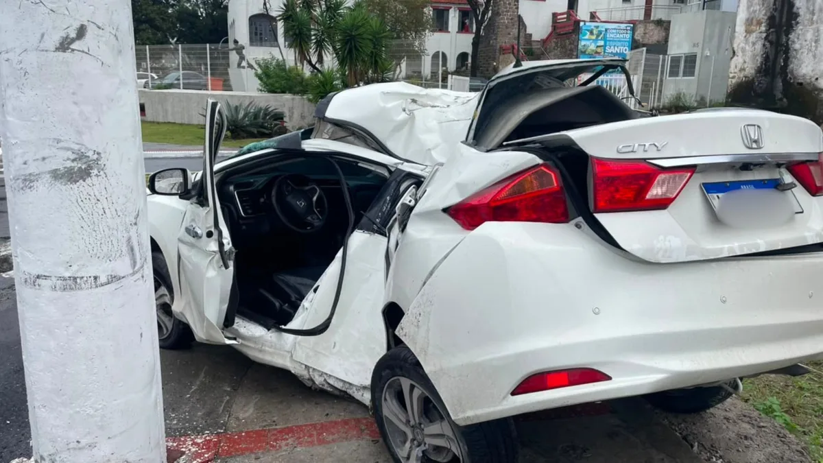 Policial militar se envolve em acidente de carro em Vitória