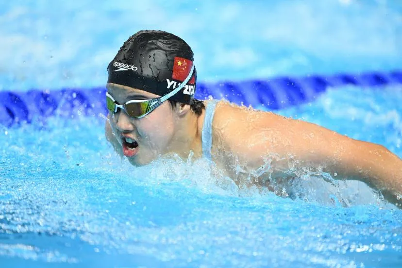 À 13 ans, Yu Zidi devient la 2e performeuse de l'histoire sur 200 m 4 nages lors des Jeux Asiatiques