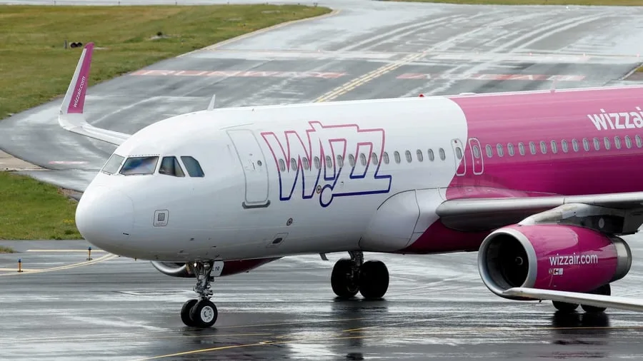 Luftfahrt: Wizz Air kürzt Flugplan wegen Energiepreisen – Aktie steigt