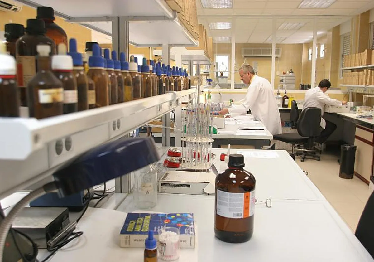 Tres personas heridas, dos graves, por una explosión en el laboratorio de la Facultad de Química de Tarragona