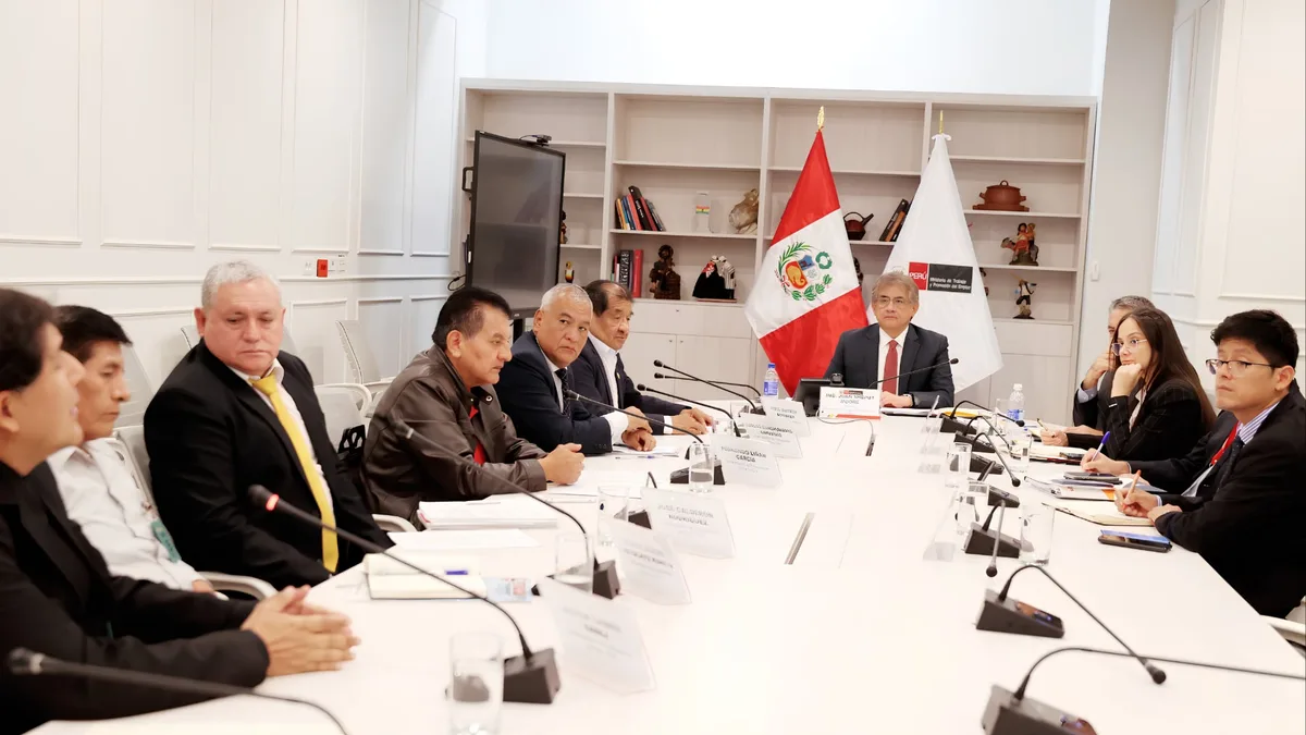 Sindicatos y empresarios plantean sus demandas al MTPE: remuneración mínima, EsSalud y empleo formal entre sus prioridades