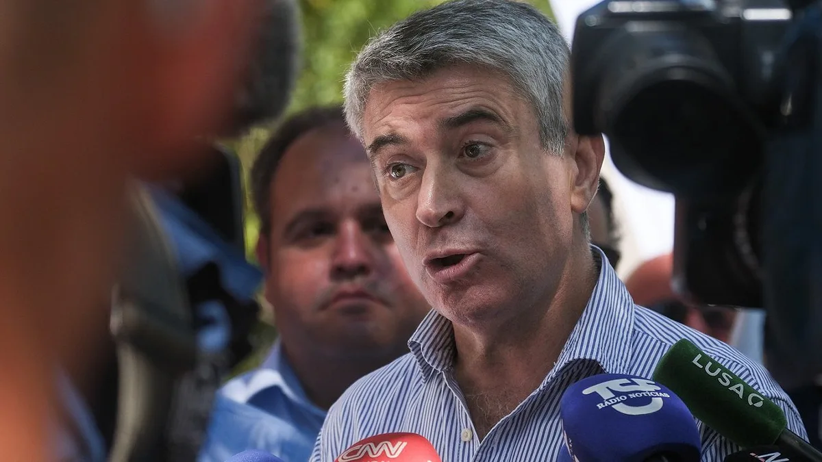 PS quer esclarecer alegado envio de reservas para França