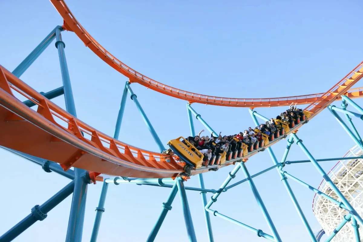 Vídeo: parque Six Flags fecha montanhas-russas após morte de visitante nos EUA
