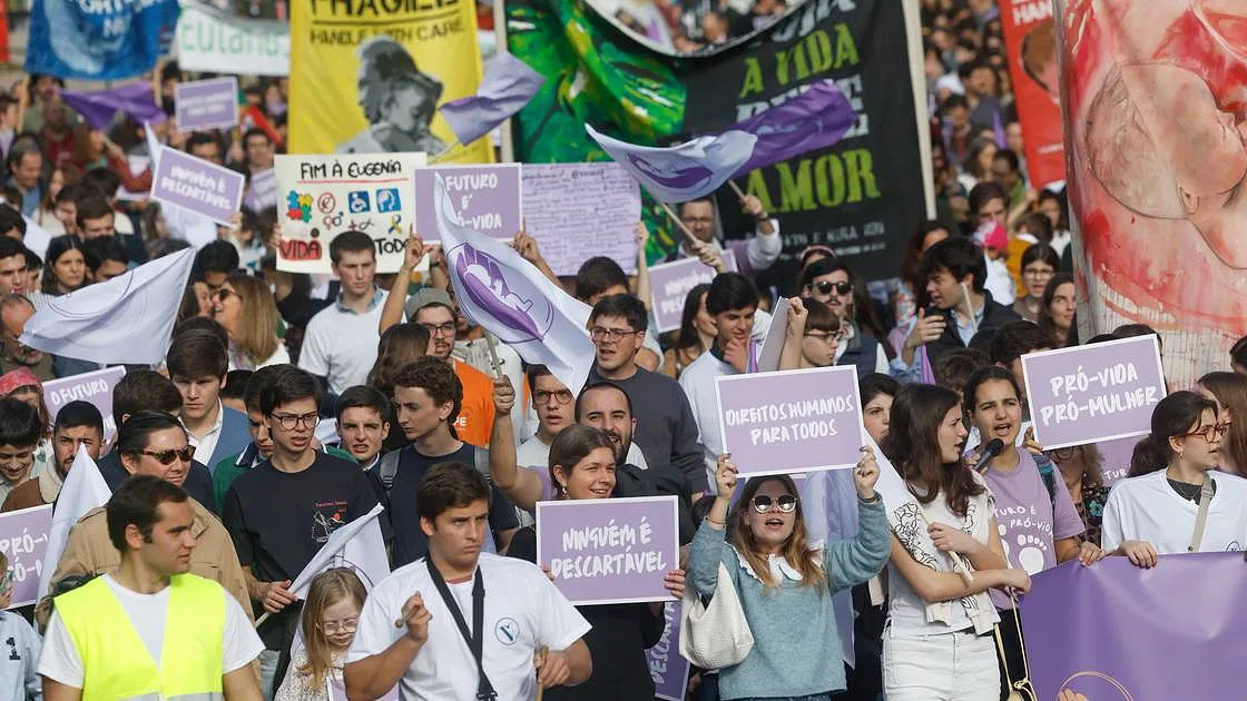 Acusado de terrorismo e tentativa de homicídio homem que lançou cocktail molotov na Marcha pela Vida em Lisboa