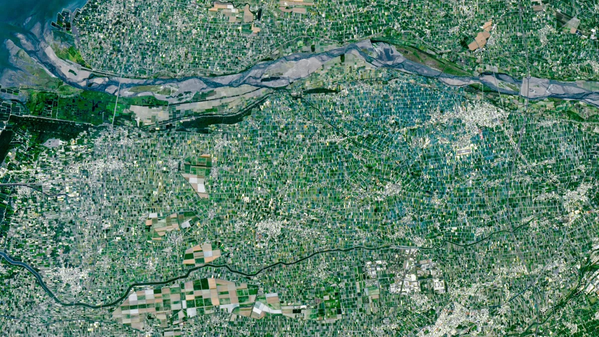 Multicolored 'mosaic' of mini farms surrounds Taiwan's largest river — Earth from space