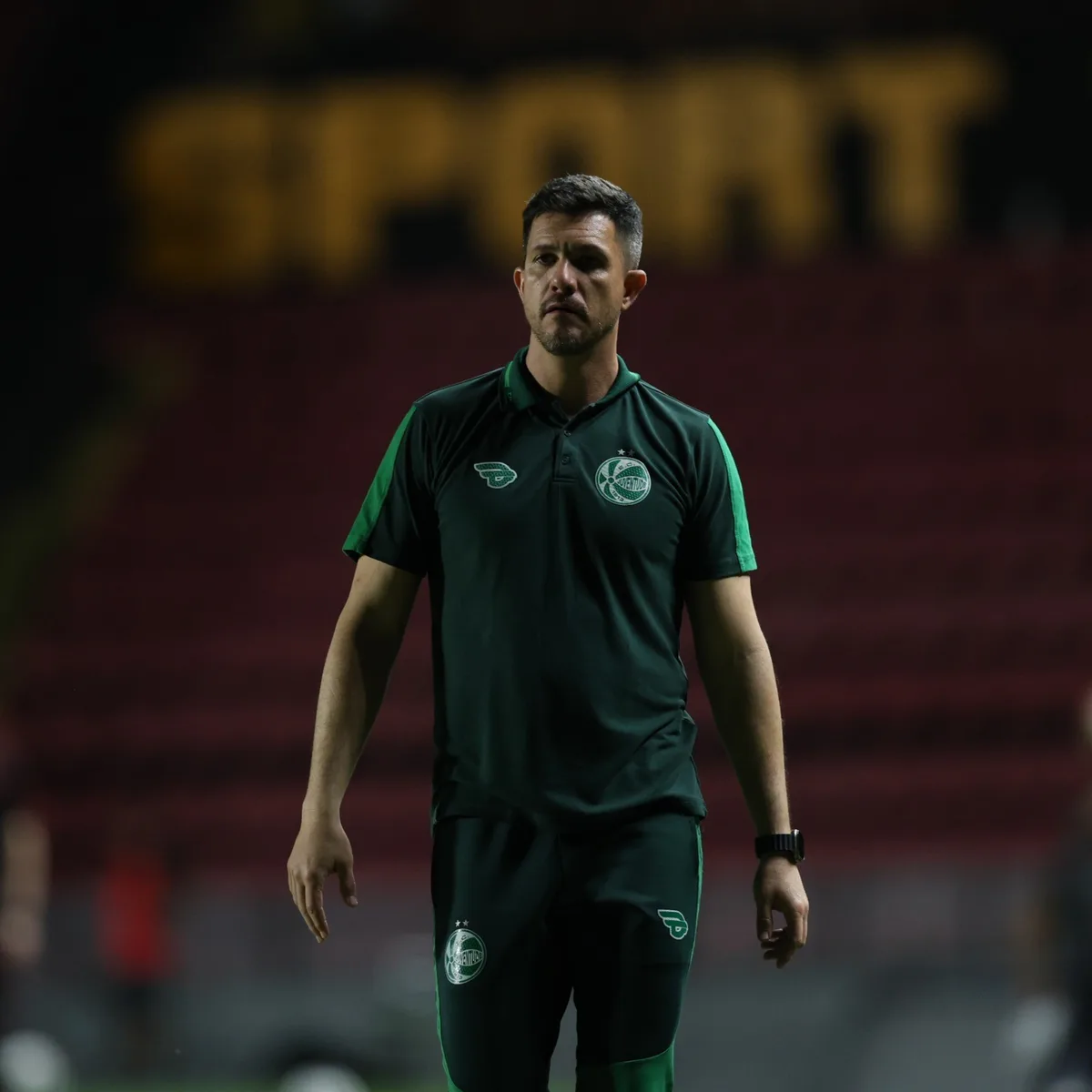 Barbieri critica arbitragem em derrota: "Talvez na Mega-Sena tivesse mais chance de ganhar"