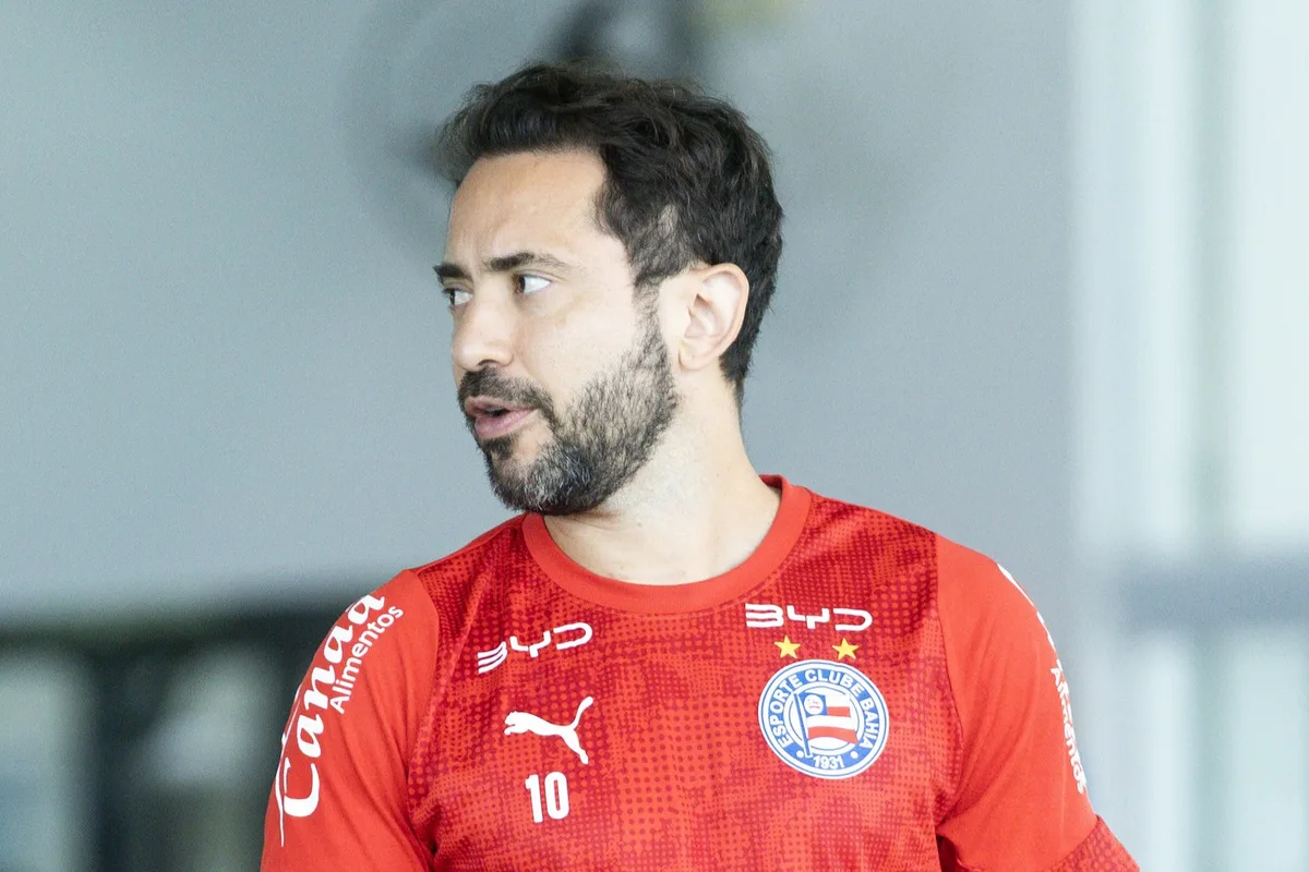 Bahia estima retorno de Éverton Ribeiro após problema nas costas