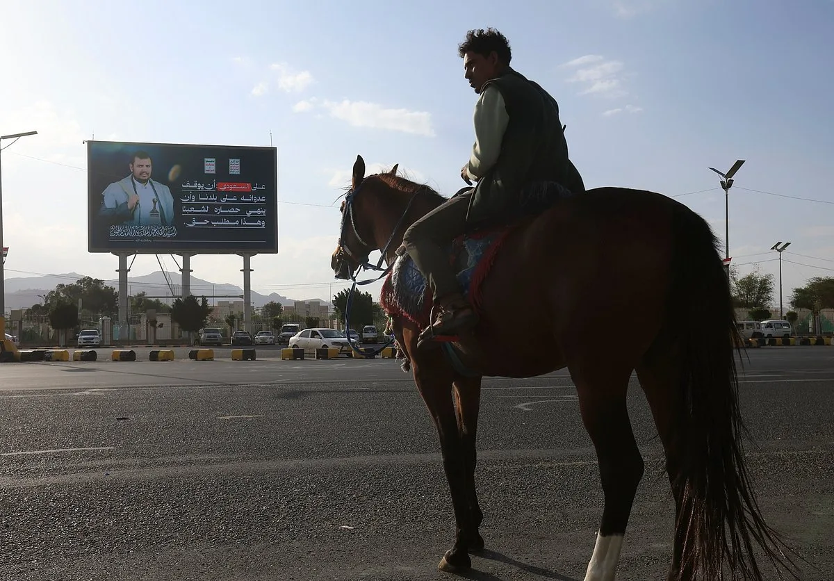 Arábia Saudita intercepta três mísseis lançados por Houthis após ataques
