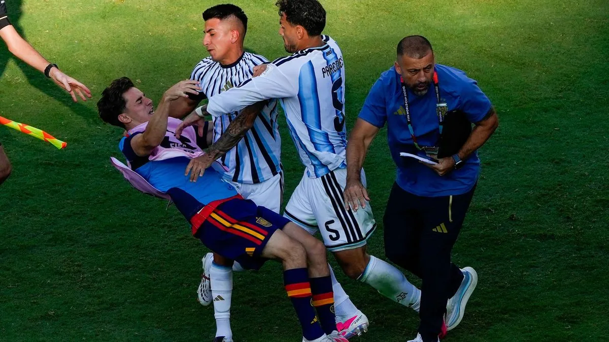 Fifa-Sanktionen: Leandro Paredes für Ausraster in WM-Finale zehn Spiele gesperrt