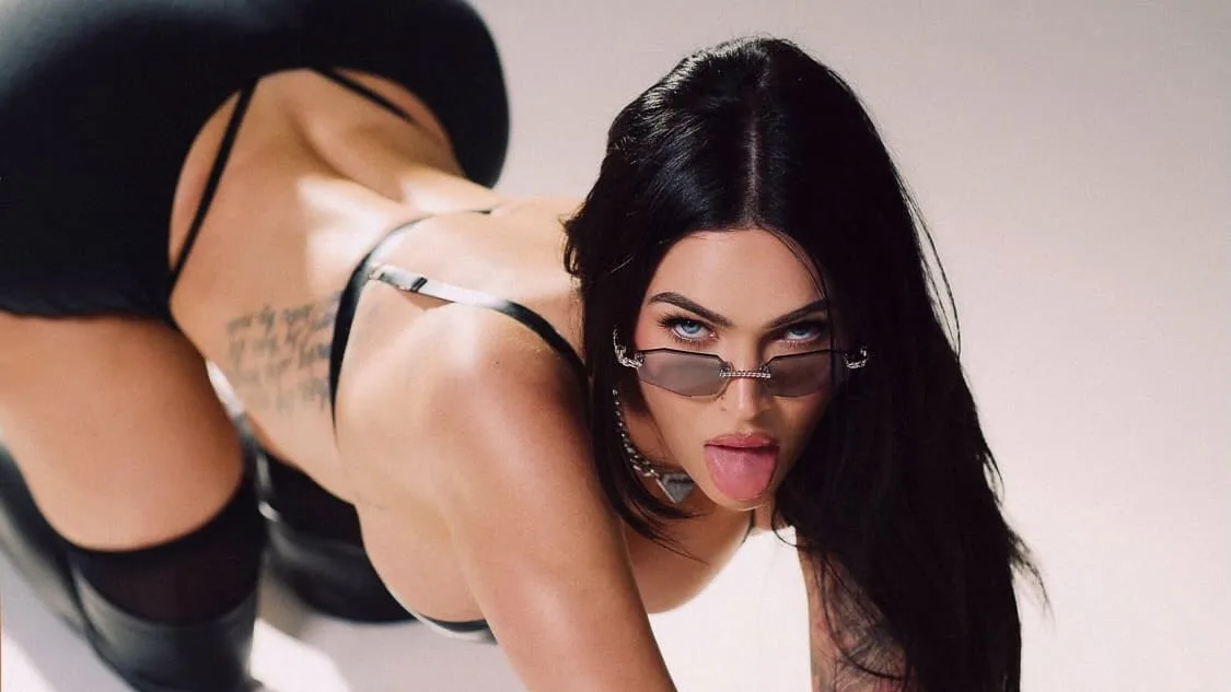 Konkurrenz für OnlyFans - Megan macht Fans Fox und fertig