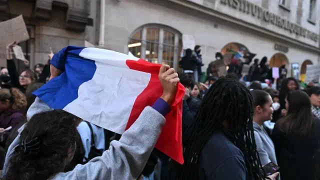 800 mil pessoas participaram nos protestos em França. O que aconteceu?