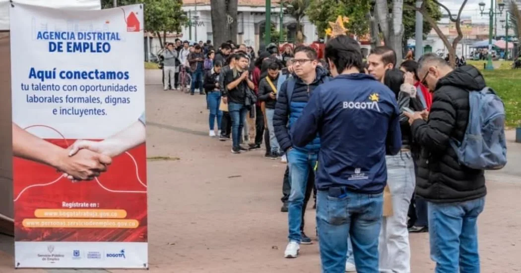 Bogotá anunció más de 600 empleos: 357 vacantes son para quienes buscan su primer trabajo, conozca cómo participar