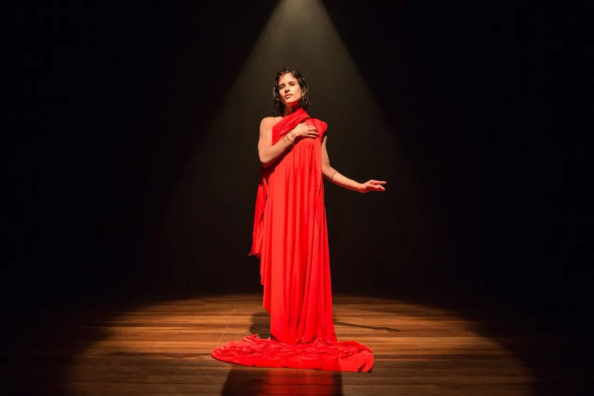 Bailarina Mirela França apresenta solo inspirado em Nêgo Bispo
