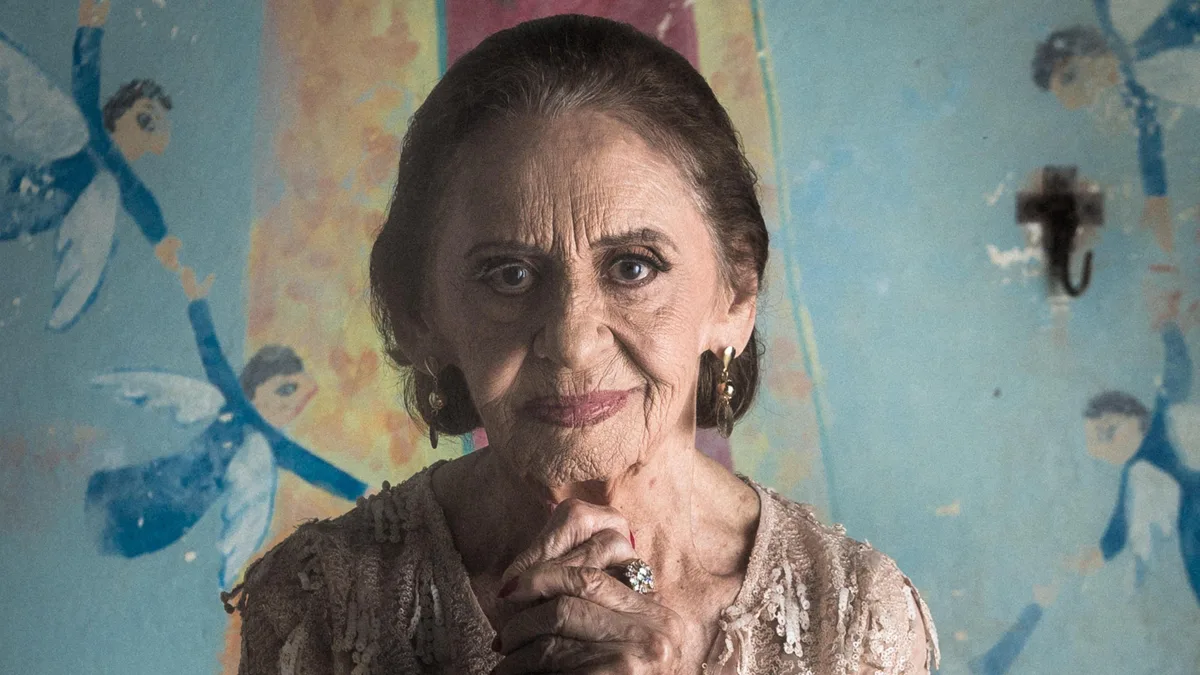 Laura Cardoso morreu aos 98 anos sem nunca se aposentar, com método 'doído' e 'trabalhoso' de atuação