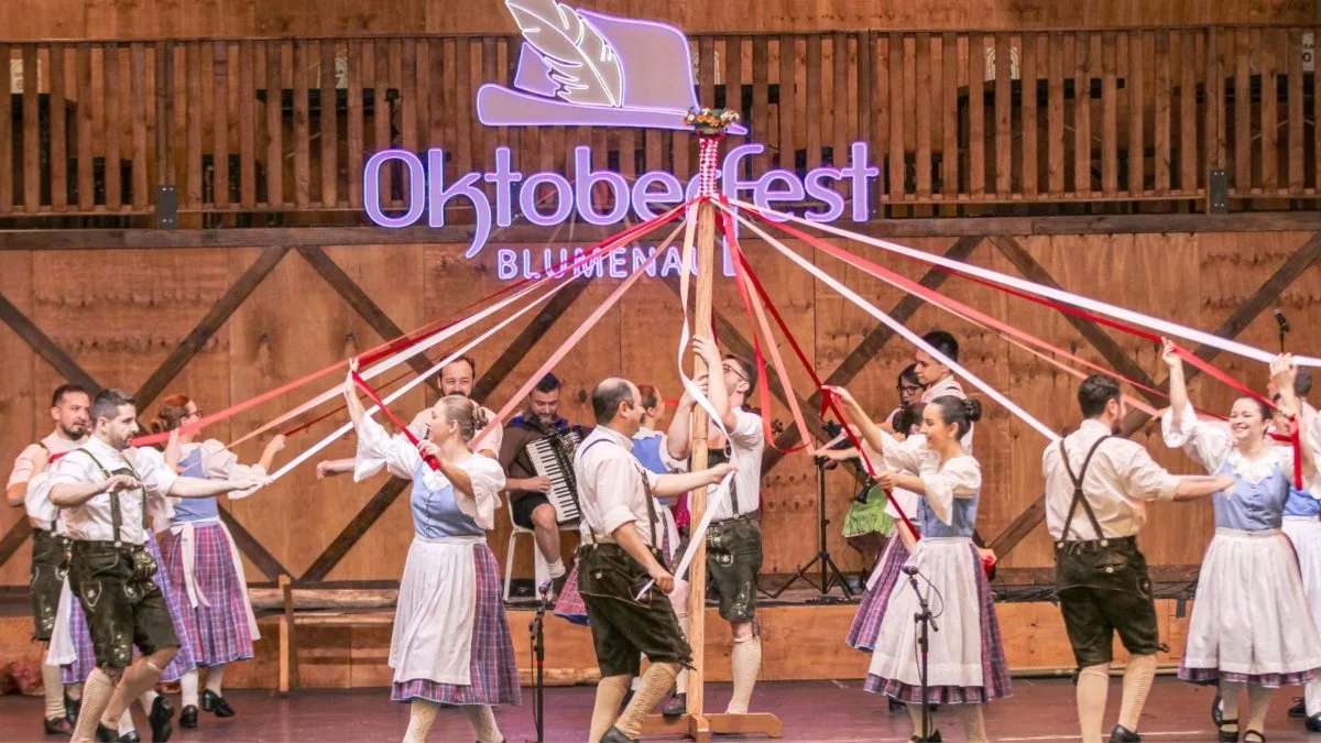 Oktoberfest e Festival de Dança de Joinville renovam parceria com disputa de danças germânicas em SC