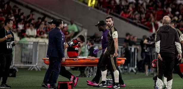 Flamengo: Exame aponta lesão na coxa direita de Ayrton Lucas