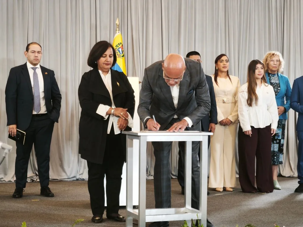 Primer ciclo del diálogo cierra con promesa de reestructurar TSJ y promover recuperación de activos en Inglaterra