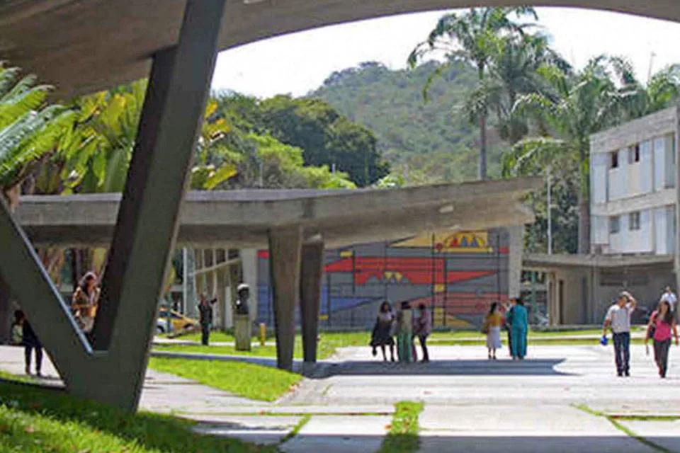 Fapuv: Becas universitarias deben ser de al menos 150 dólares y las preparadurías de 250