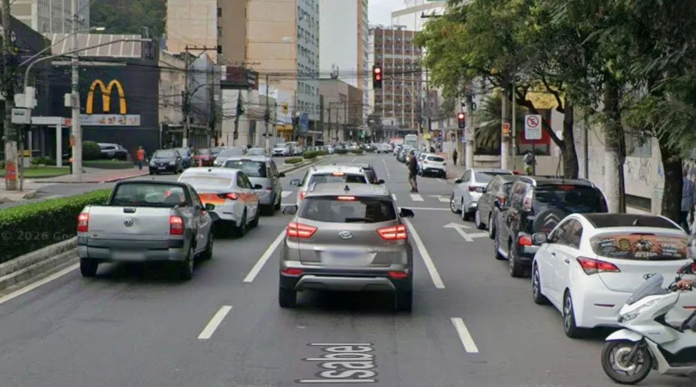 Prefeitura suspende estacionamento na Avenida Princesa Isabel sentido Praia do Canto