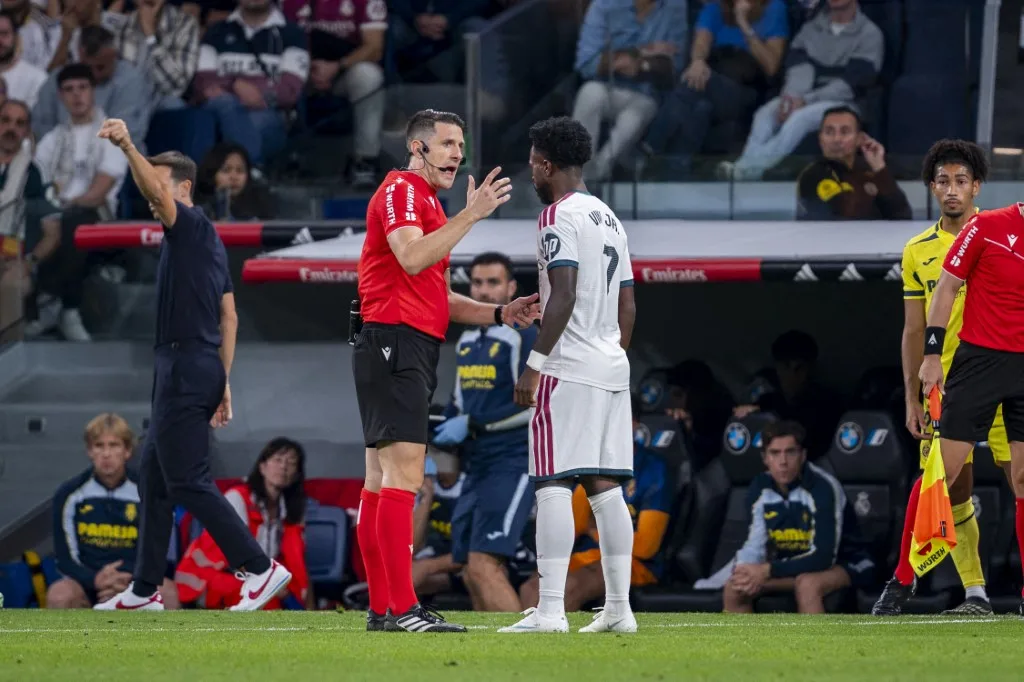Vini Jr. entra, tem gol anulado e acaba expulso em vitória do Real